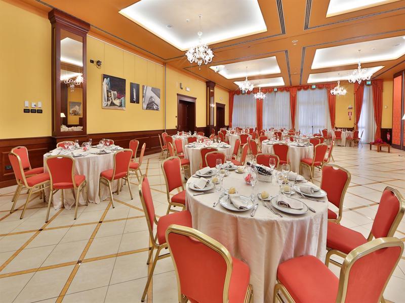 Best Western Classic Hotel เรจโจเอมิเลีย ภายนอก รูปภาพ
