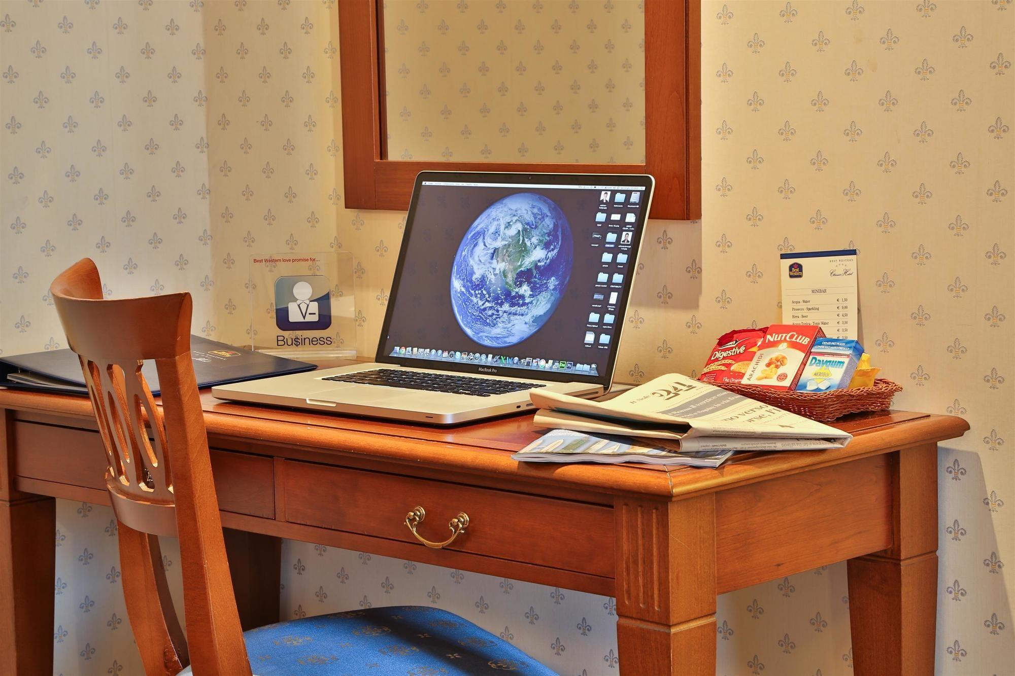 Best Western Classic Hotel เรจโจเอมิเลีย ภายนอก รูปภาพ