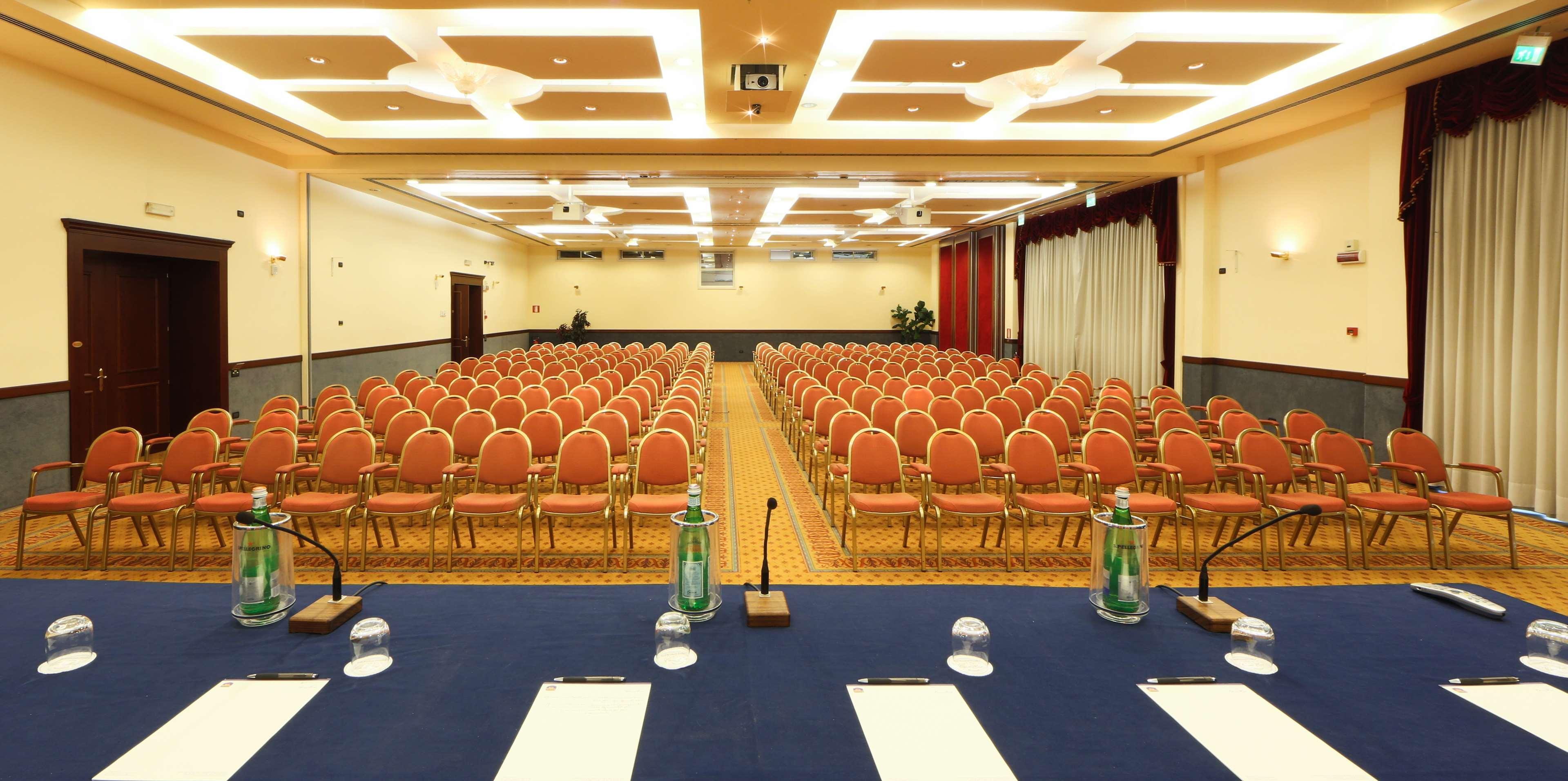 Best Western Classic Hotel เรจโจเอมิเลีย ภายนอก รูปภาพ