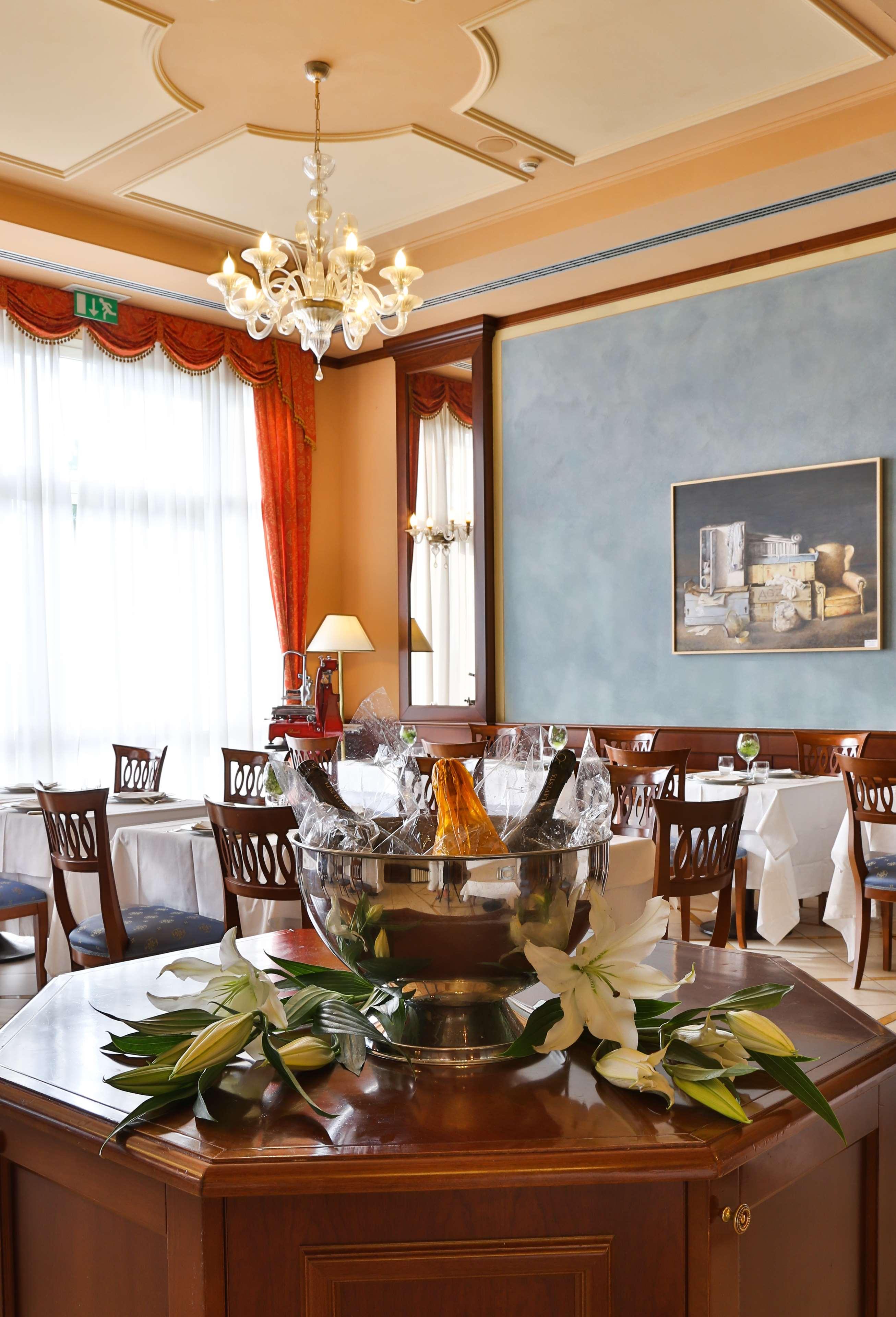 Best Western Classic Hotel เรจโจเอมิเลีย ภายนอก รูปภาพ