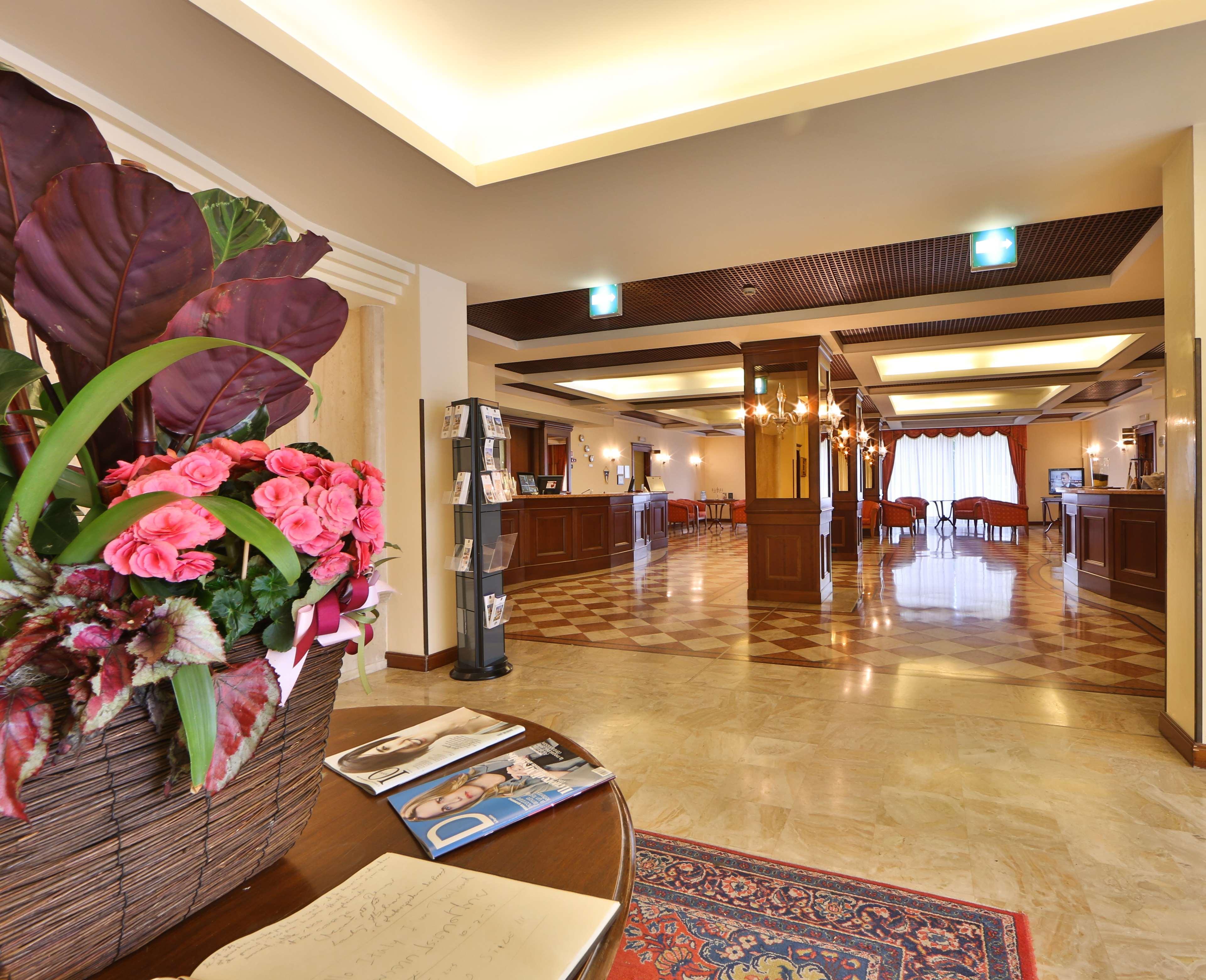 Best Western Classic Hotel เรจโจเอมิเลีย ภายนอก รูปภาพ